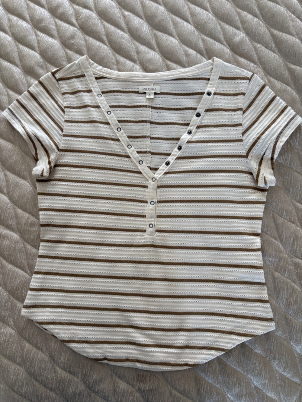 Pilcro Short Sleeve V‑Neck Striped Top in Cream and Brown